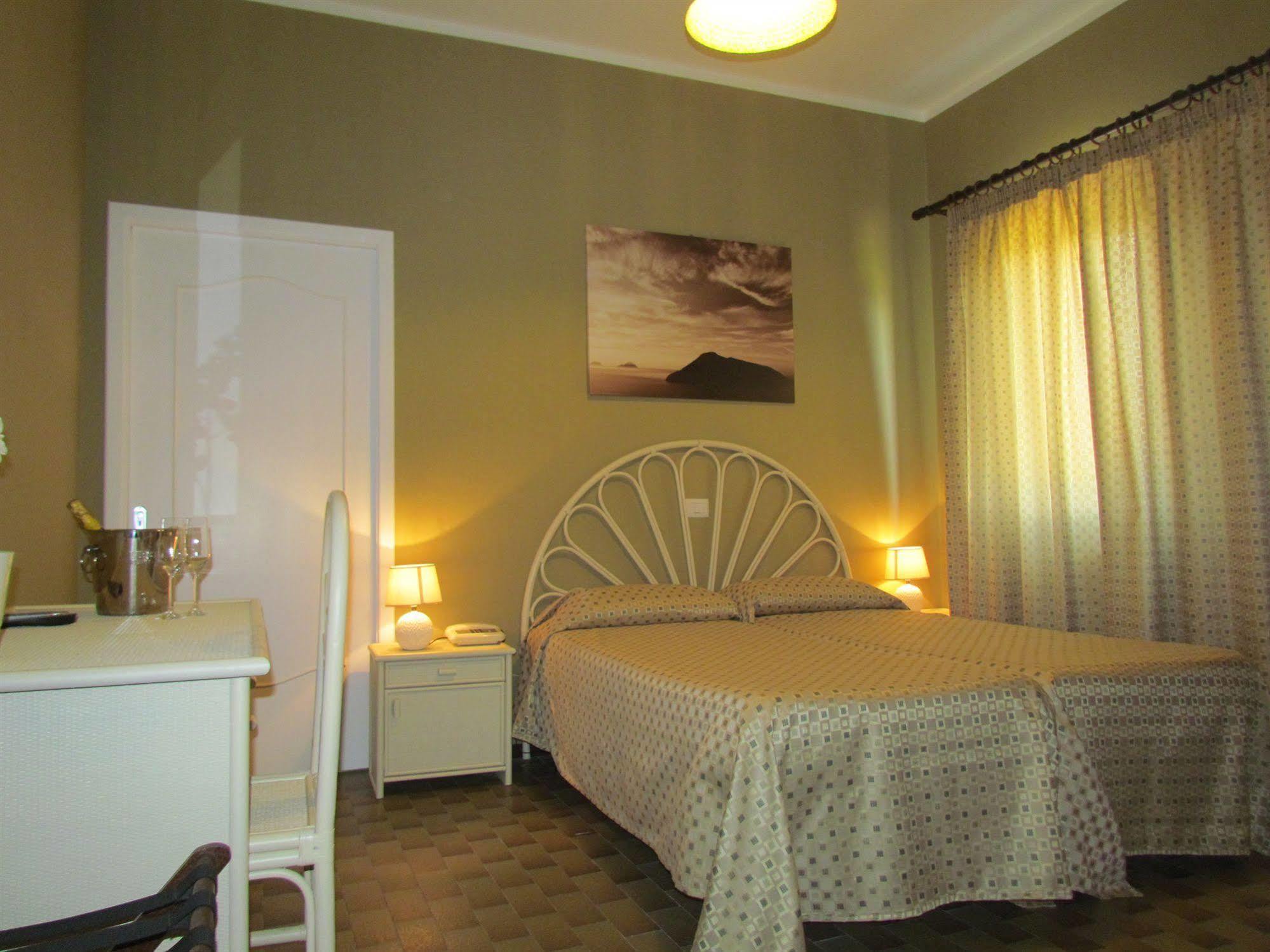 Pietra Pomice Hotel Липари Екстериор снимка